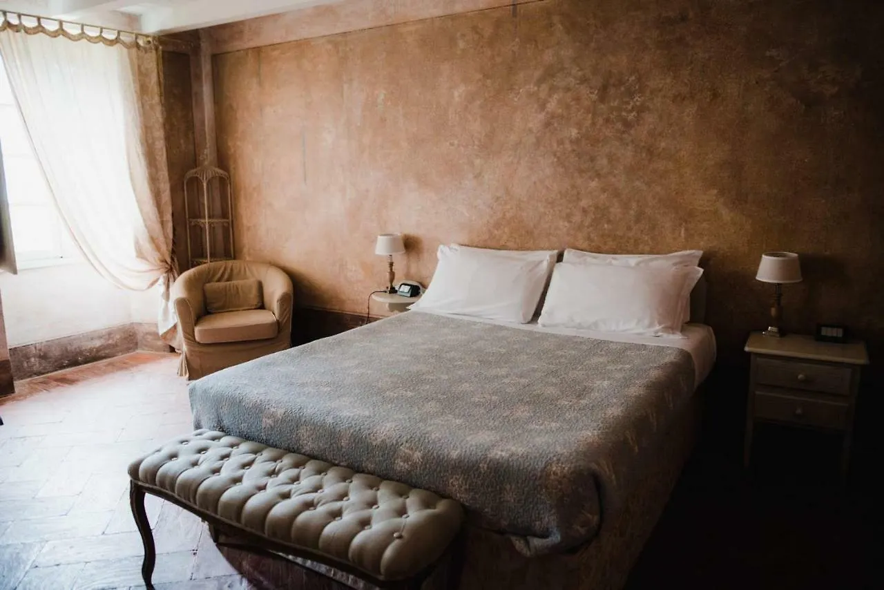 Regina Teodolinda Suites Laglio 3*,  Italy